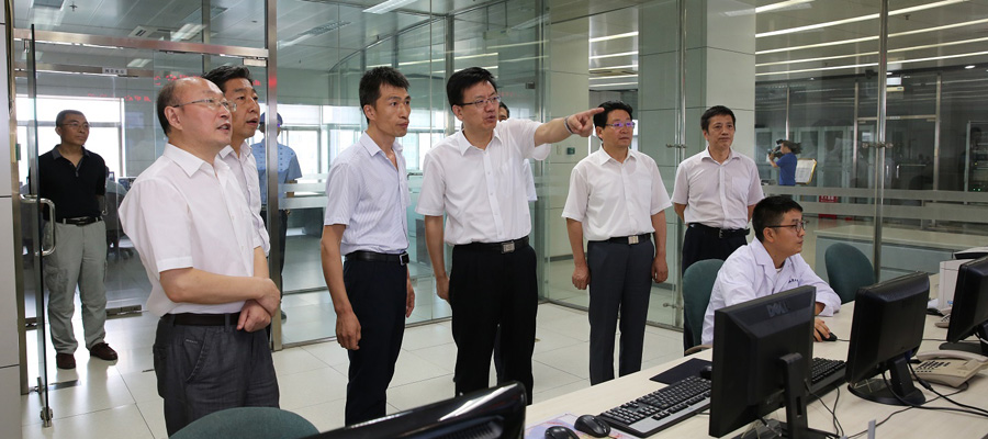 山西省人民政府副省长贺天才在...